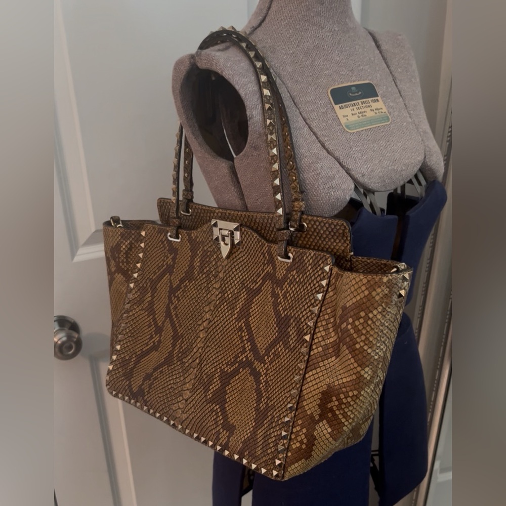 Valentino Garavani Rockstud Reptile Bag – New with Tags - Picture 15 of 17